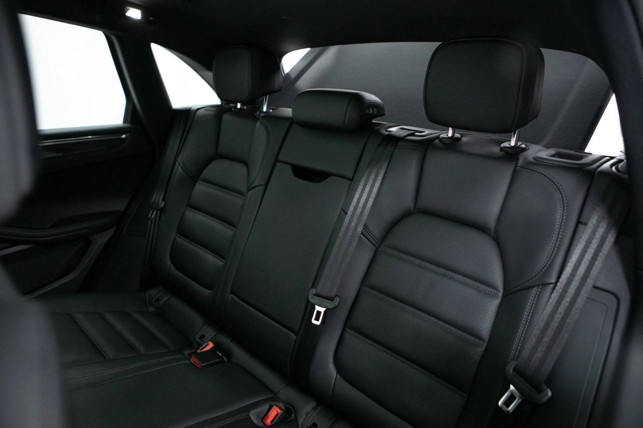 Thumbnail: 2026 Porsche Macan - 37