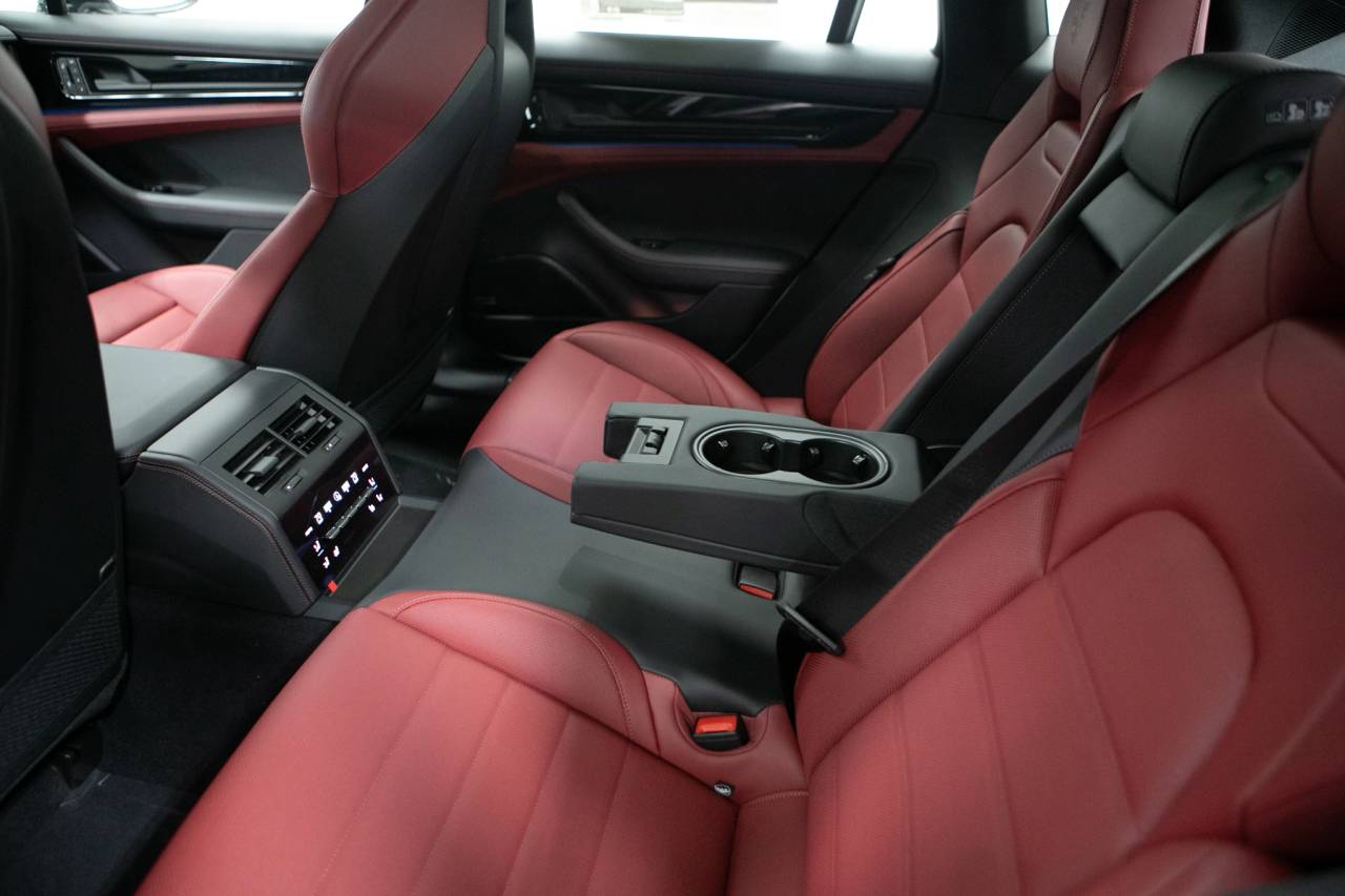 Thumbnail: 2026 Porsche Panamera - 36