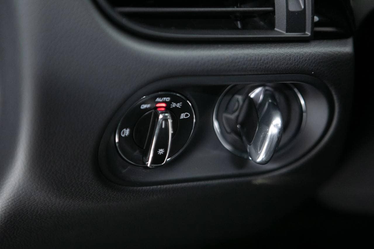 Thumbnail: 2026 Porsche Macan - 29