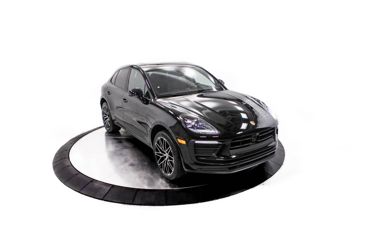 Thumbnail: 2026 Porsche Macan - 19