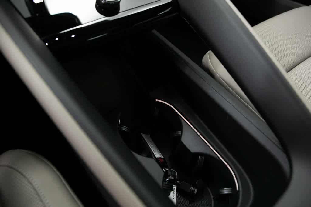 Thumbnail: 2025 Porsche Macan - 23