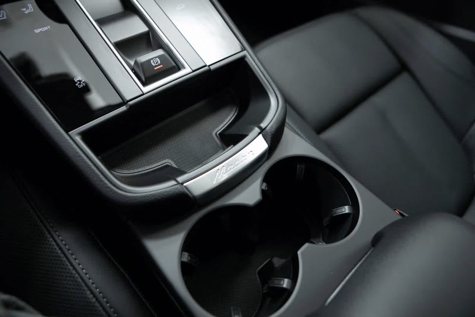 Thumbnail: 2025 Porsche Macan - 24