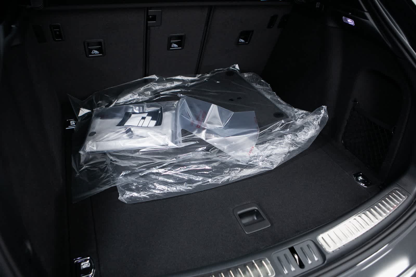 Thumbnail: 2025 Porsche Macan - 32