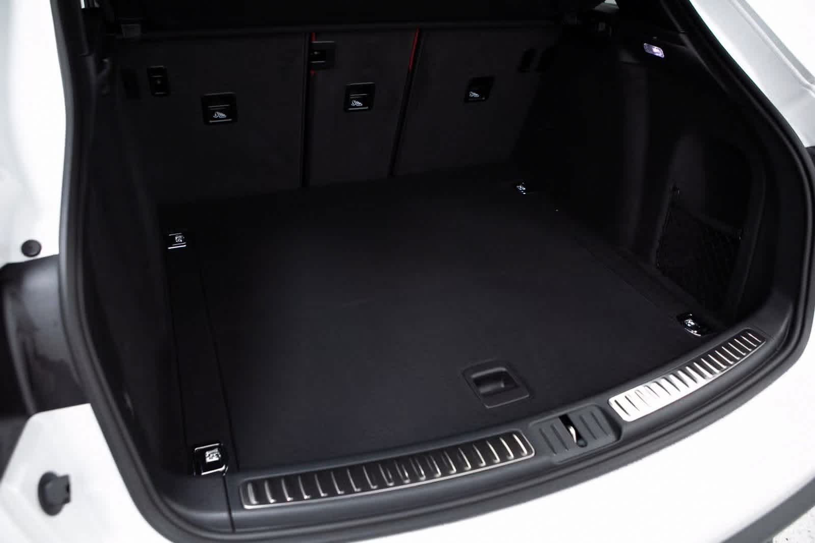 Thumbnail: 2025 Porsche Macan - 30