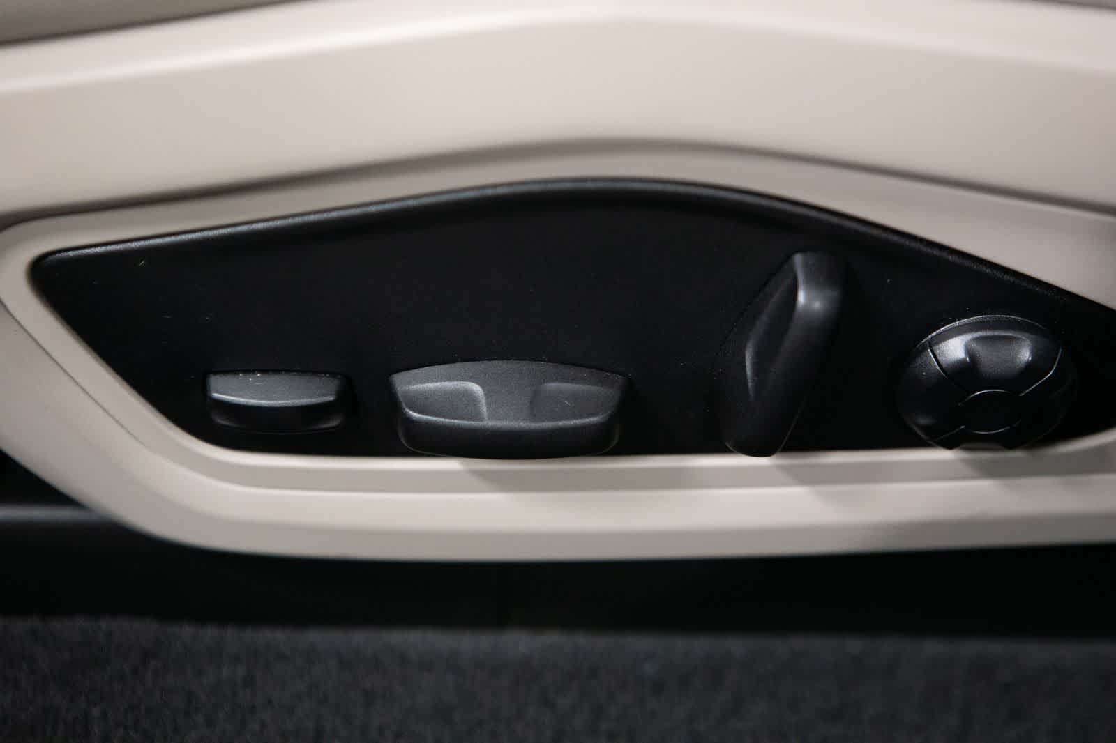 Thumbnail: 2024 Porsche Taycan - 24