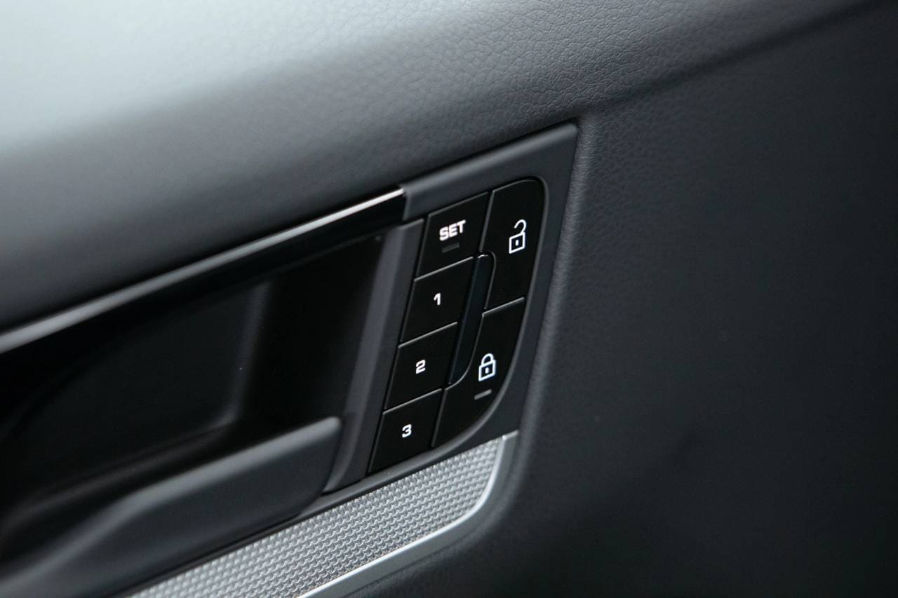 Thumbnail: 2026 Porsche Cayenne - 26