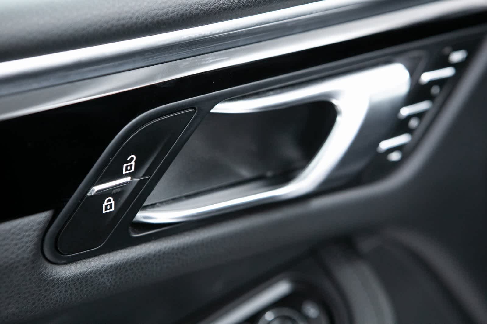 Thumbnail: 2023 Porsche Macan - 19