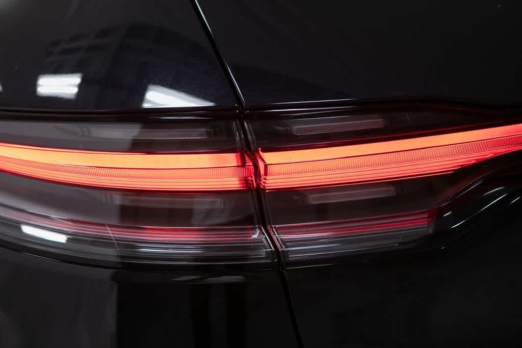 Thumbnail: 2025 Porsche Macan - 36