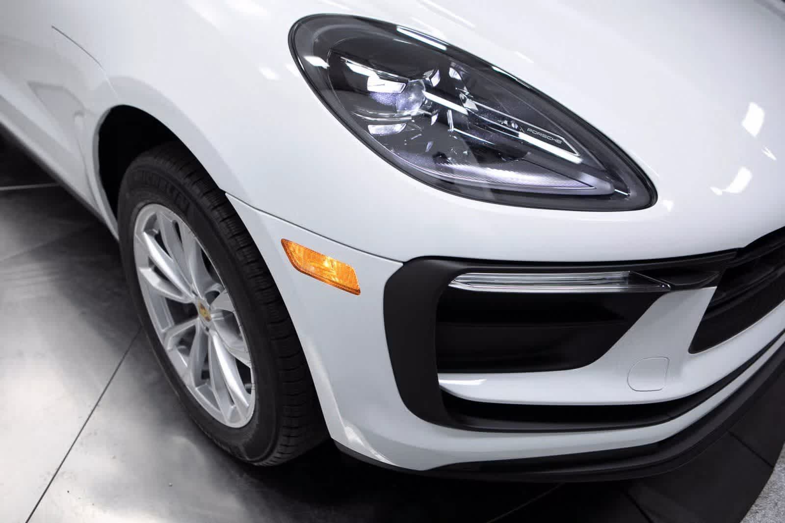 Thumbnail: 2026 Porsche Macan - 12