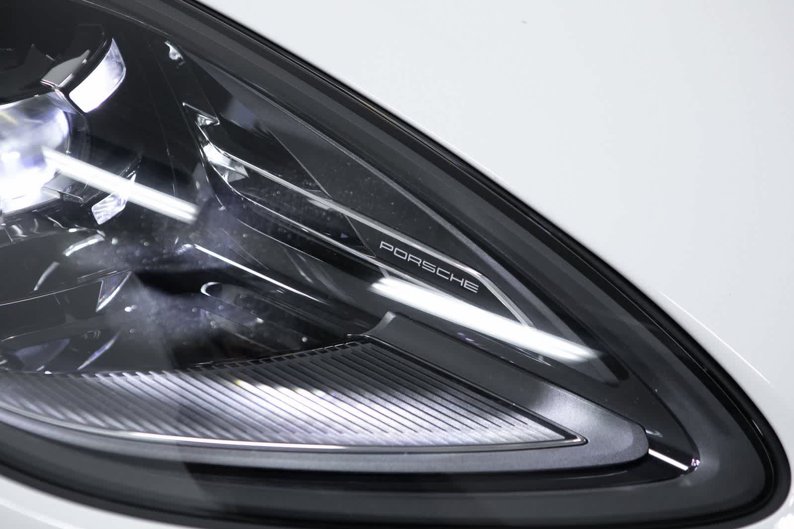 Thumbnail: 2023 Porsche Macan - 33