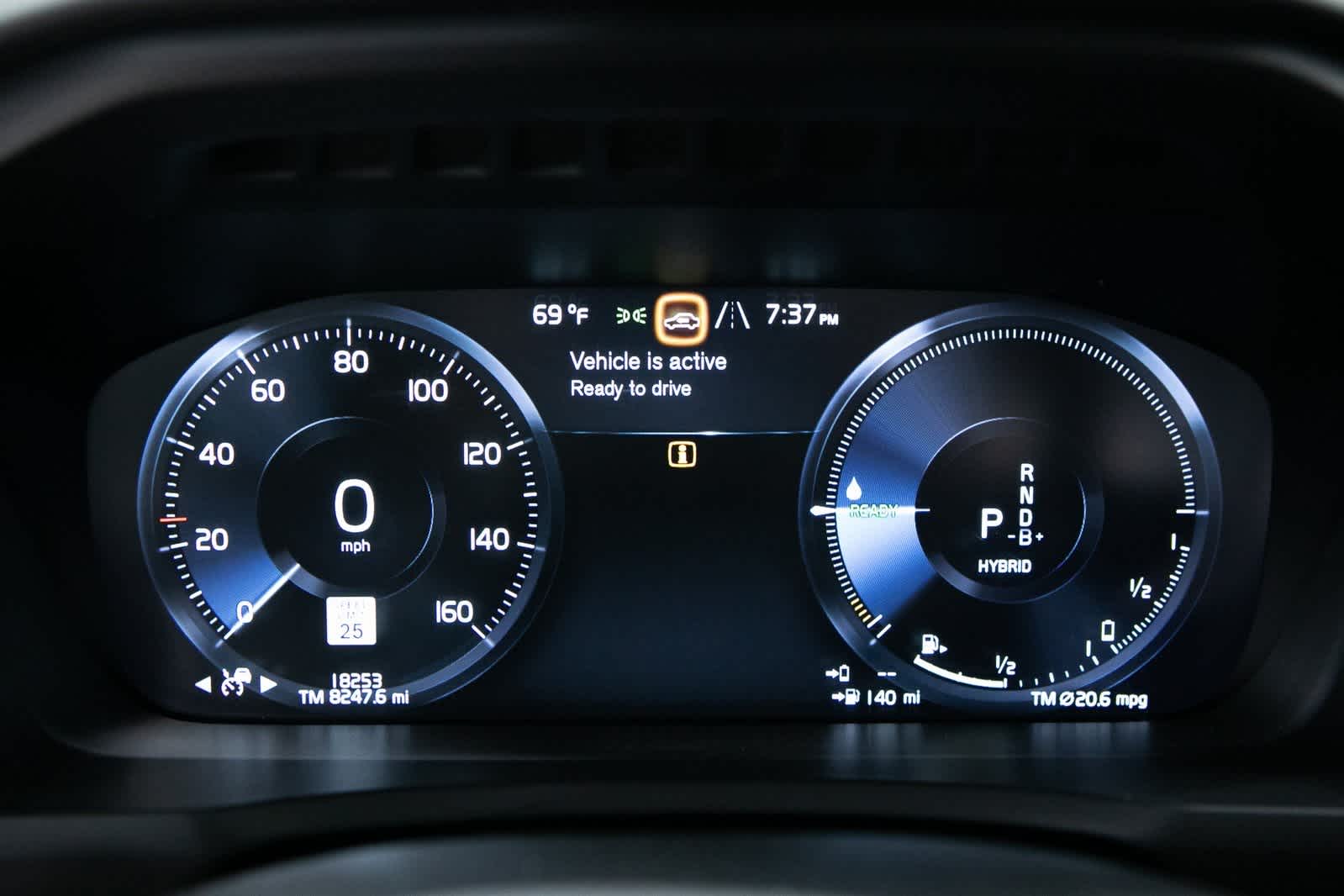 Thumbnail: 2022 Volvo XC90 - 20