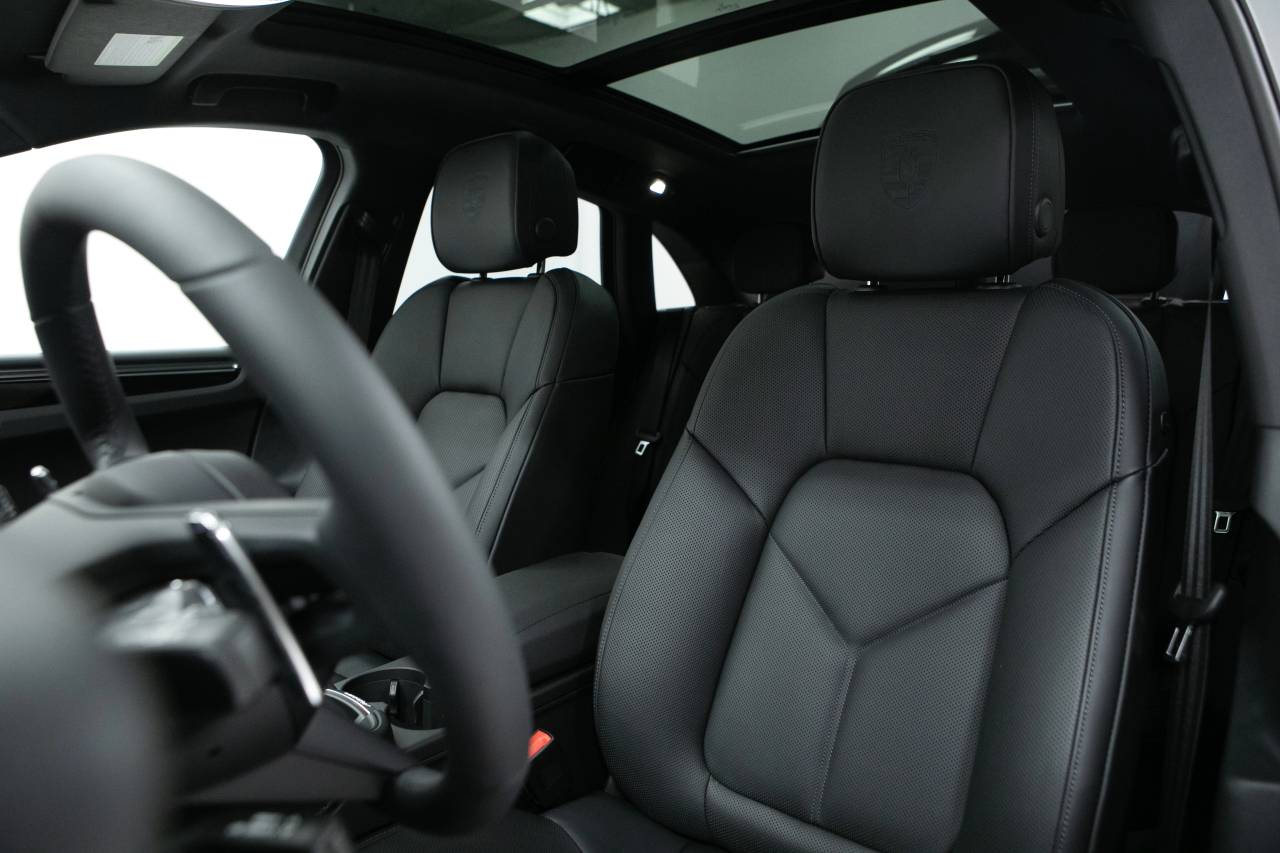 Thumbnail: 2025 Porsche Macan - 8