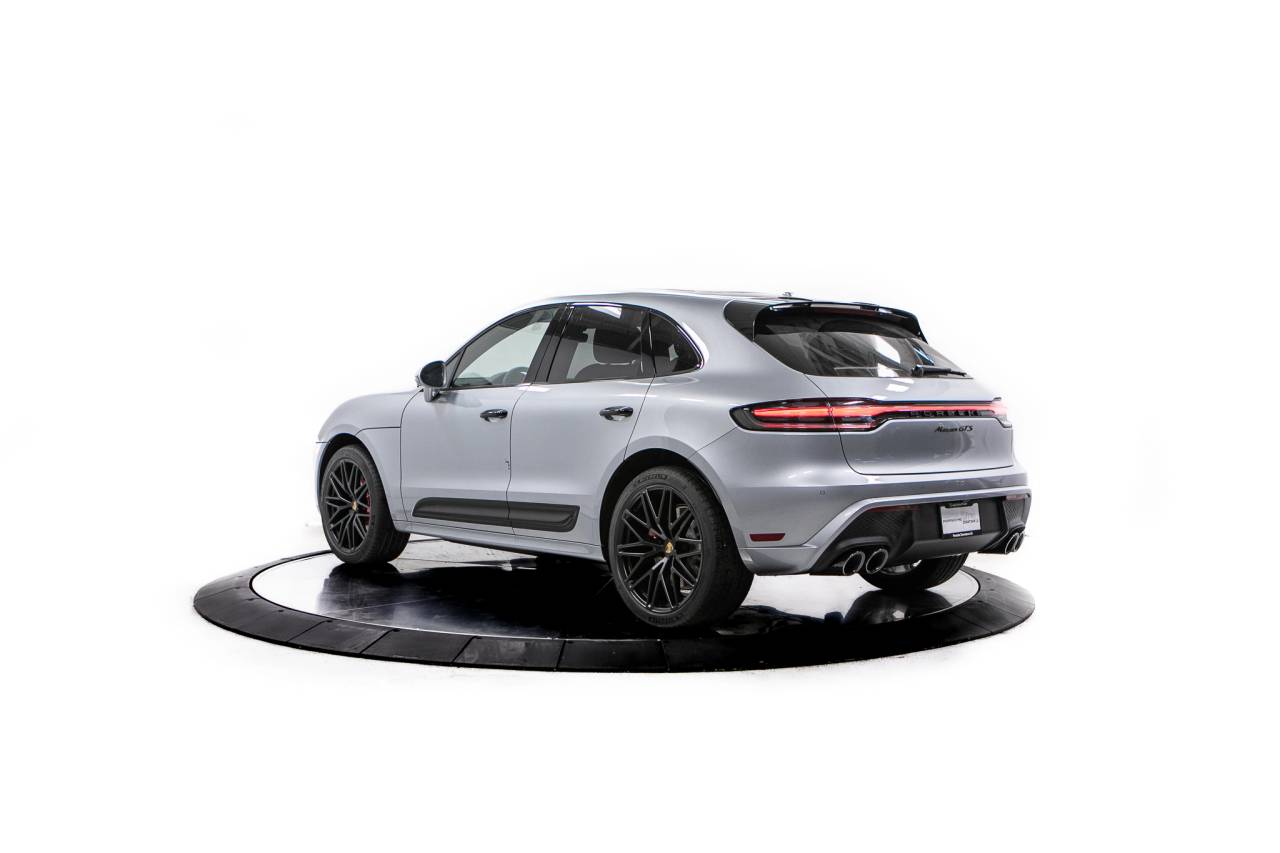 Thumbnail: 2026 Porsche Macan - 3