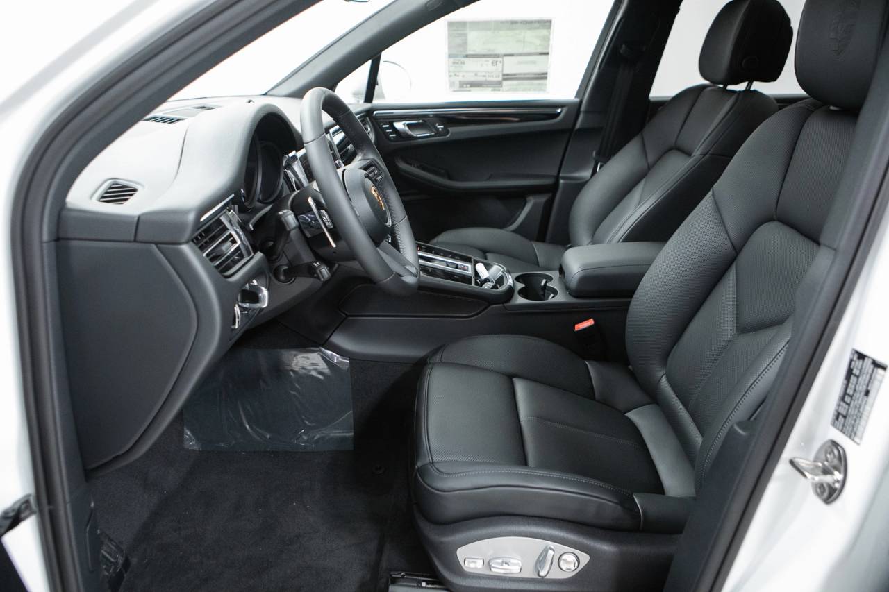 Thumbnail: 2026 Porsche Macan - 23