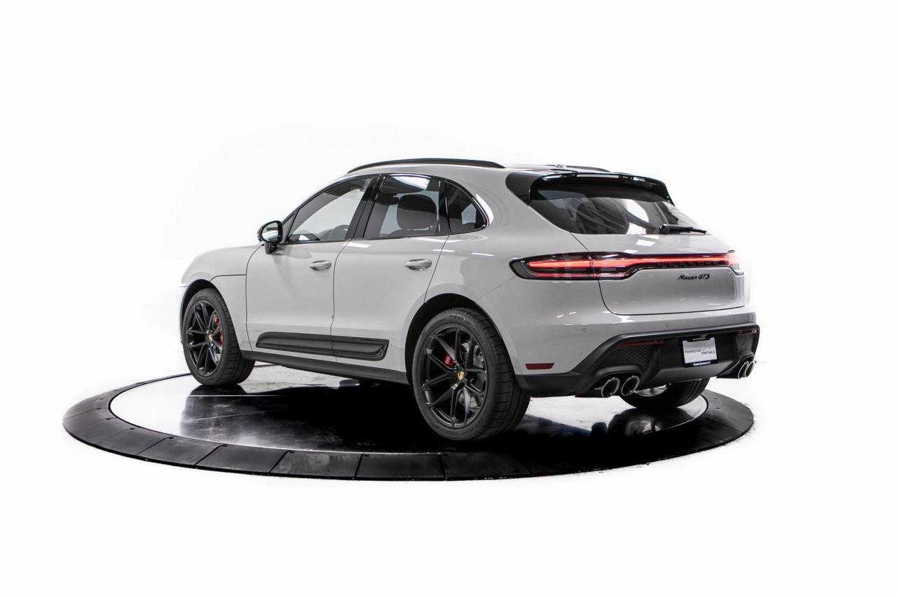 Thumbnail: 2026 Porsche Macan - 3