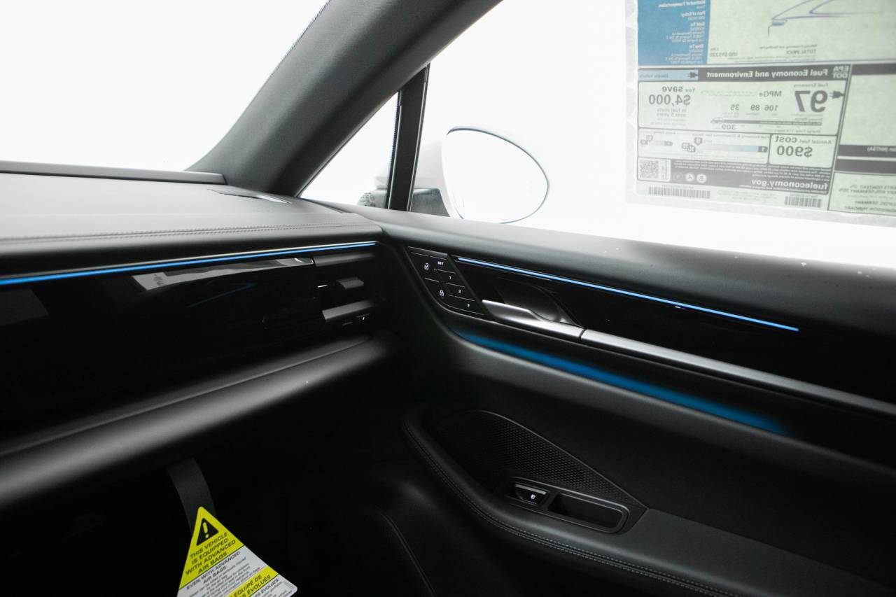 Thumbnail: 2026 Porsche Macan - 29