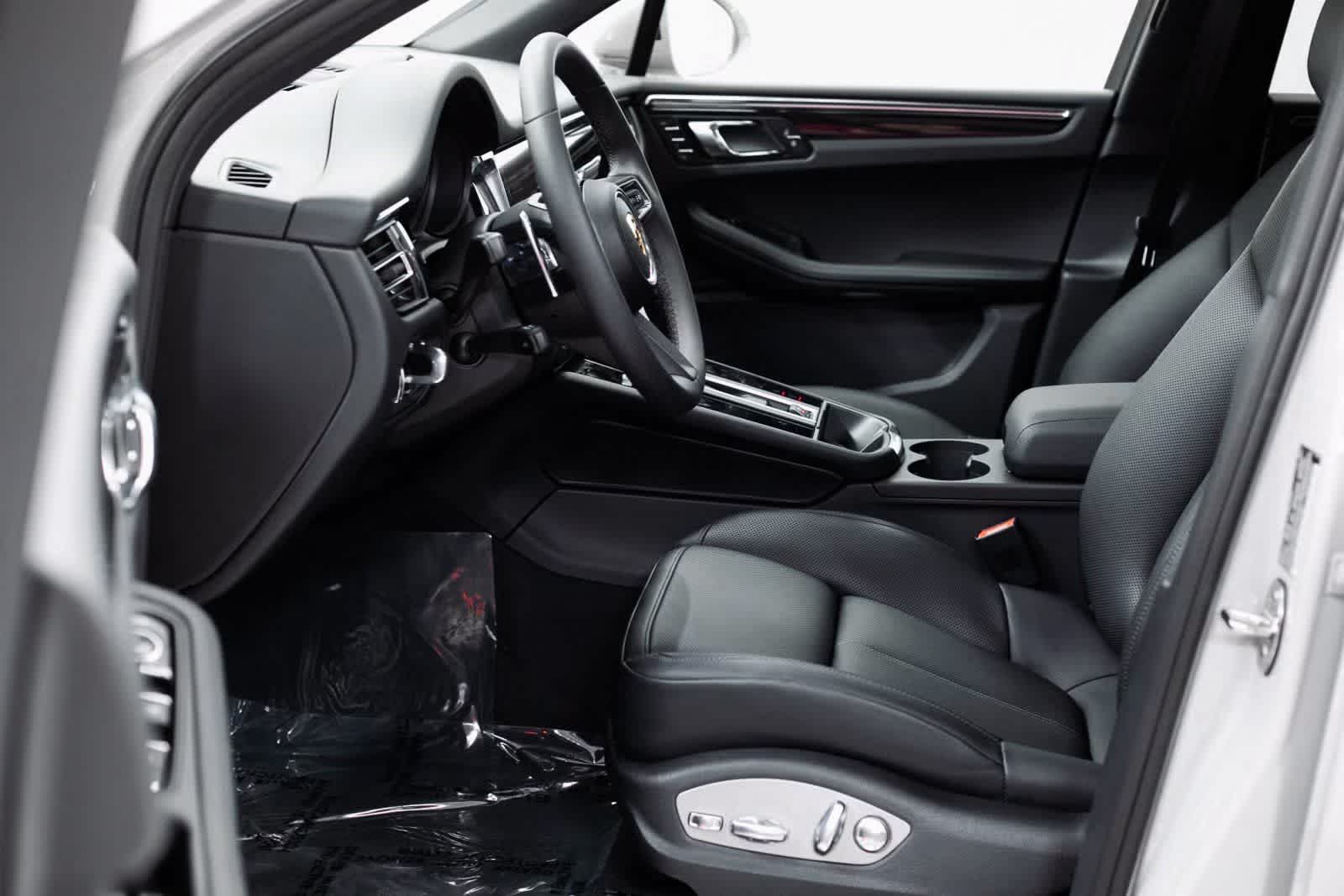 Thumbnail: 2025 Porsche Macan - 16