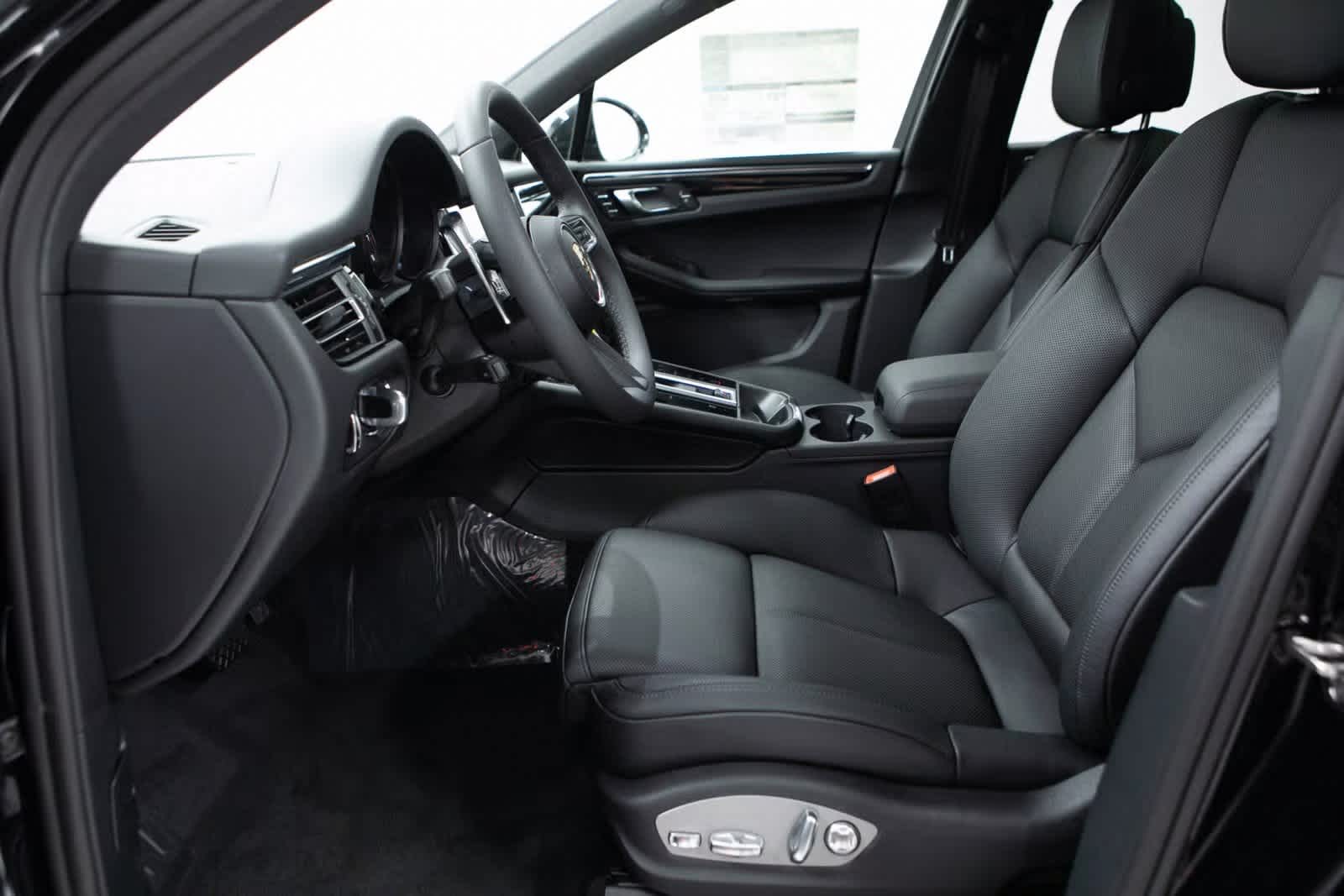 Thumbnail: 2025 Porsche Macan - 17