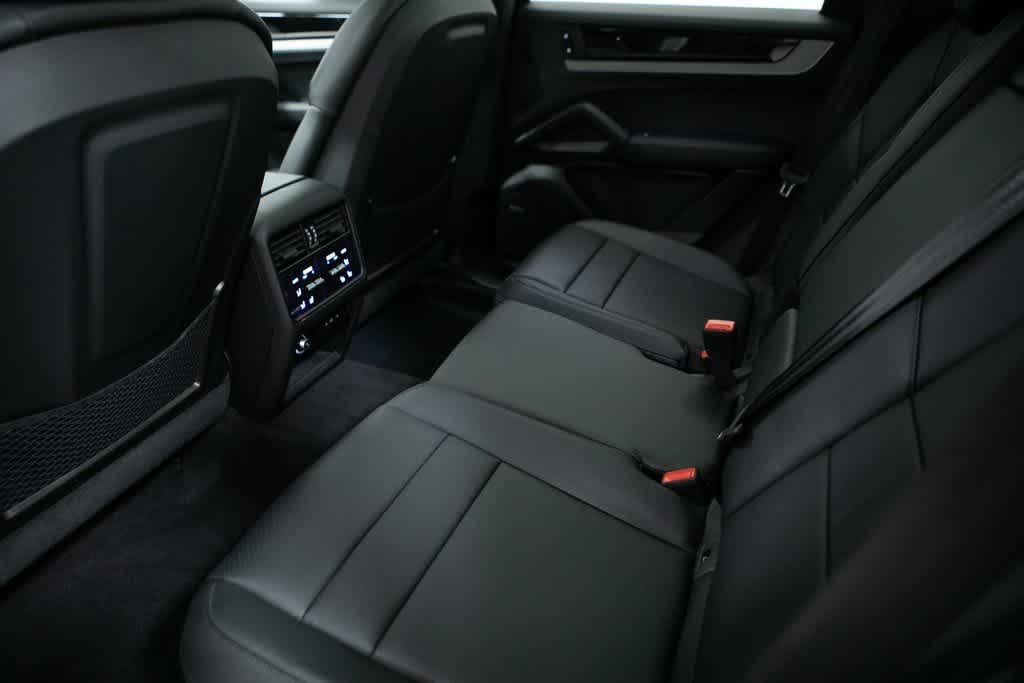 Thumbnail: 2025 Porsche Cayenne - 32