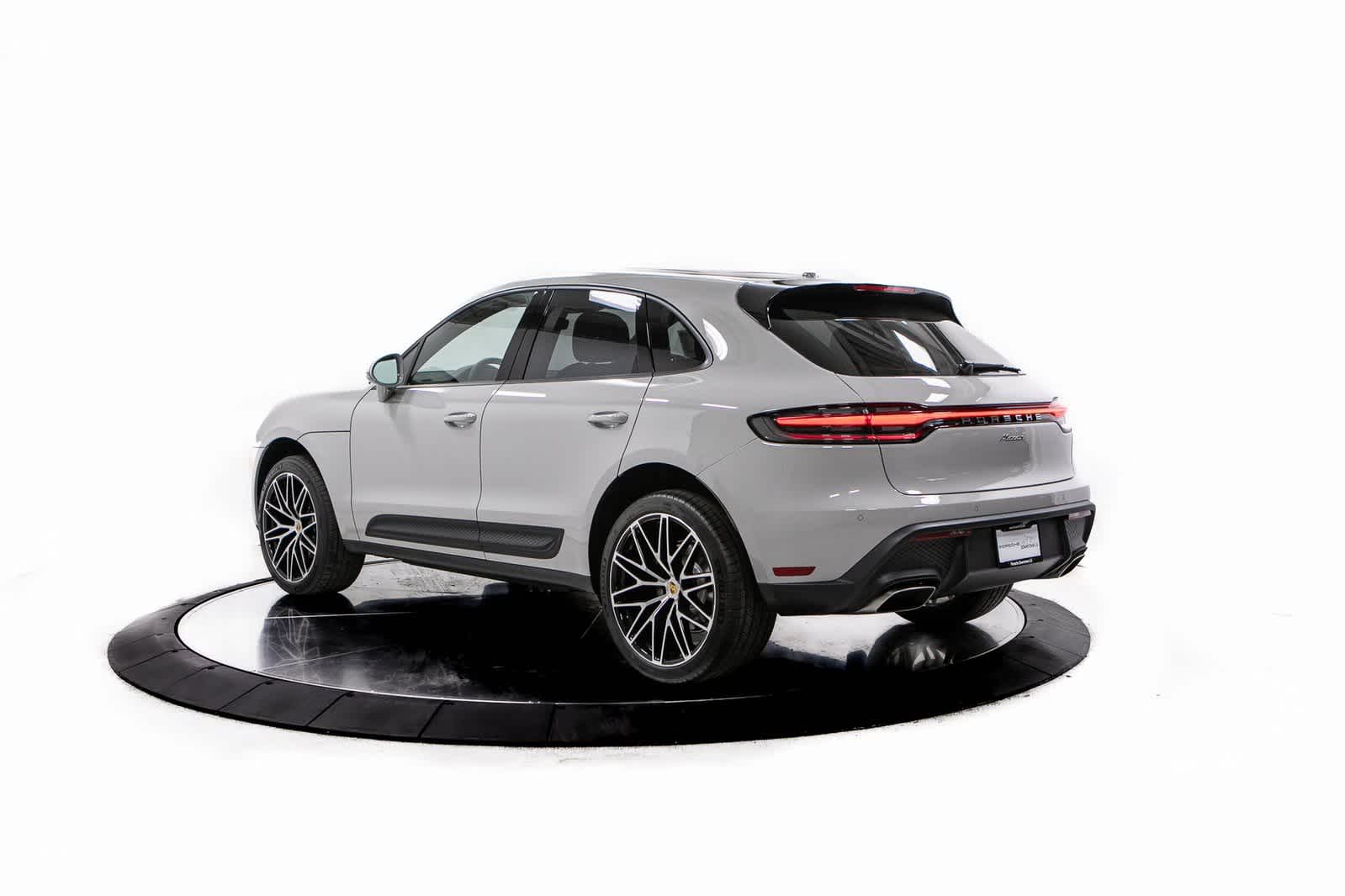 Thumbnail: 2025 Porsche Macan - 3