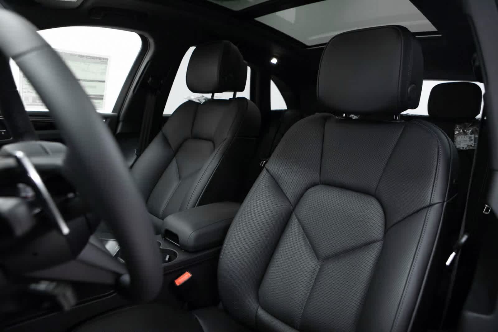 Thumbnail: 2025 Porsche Macan - 5