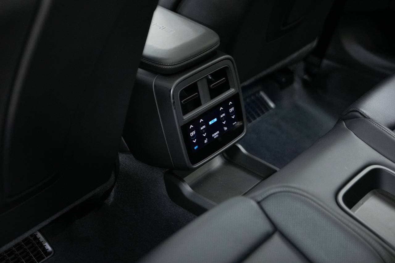 Thumbnail: 2026 Porsche Taycan - 35