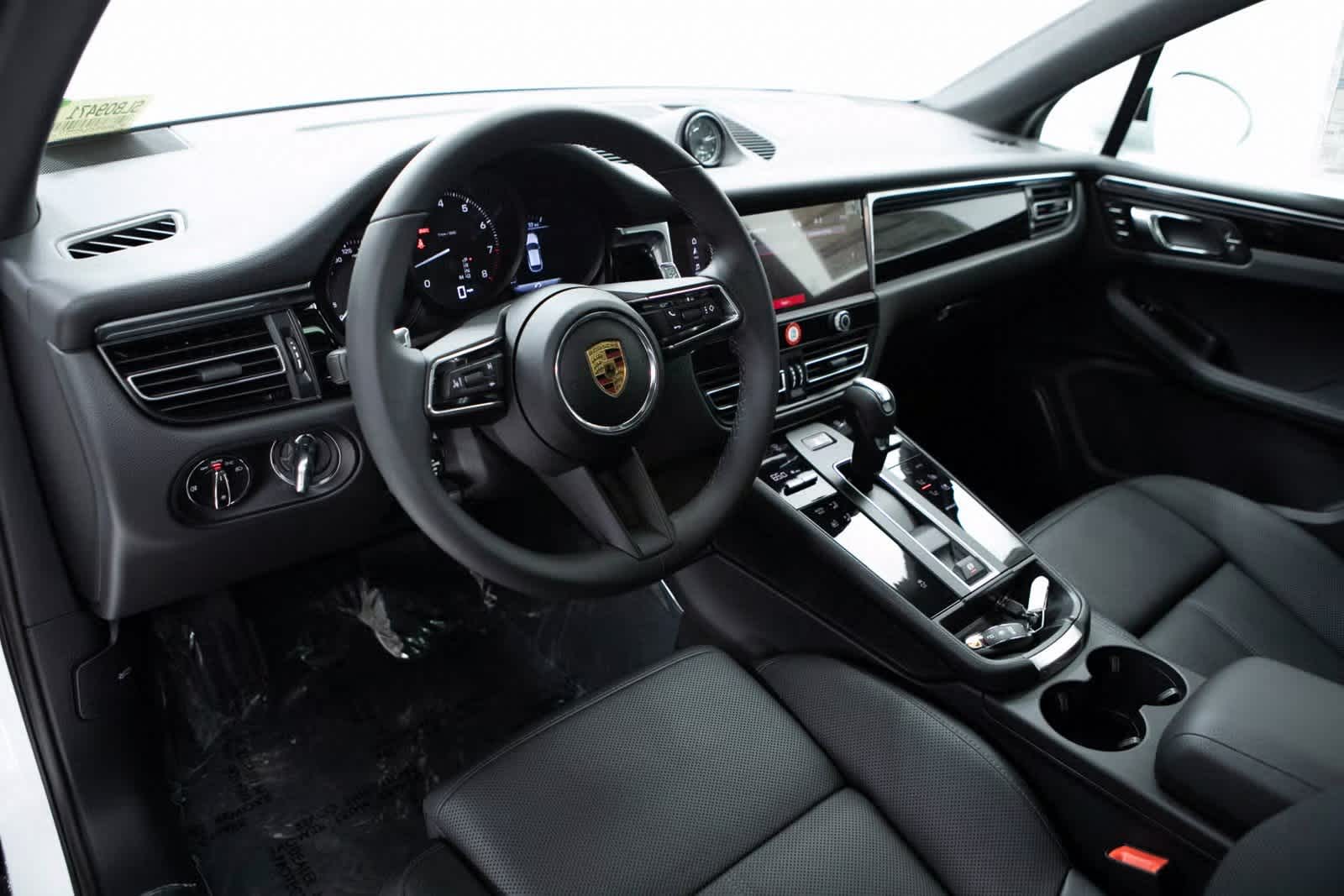 Thumbnail: 2025 Porsche Macan - 4