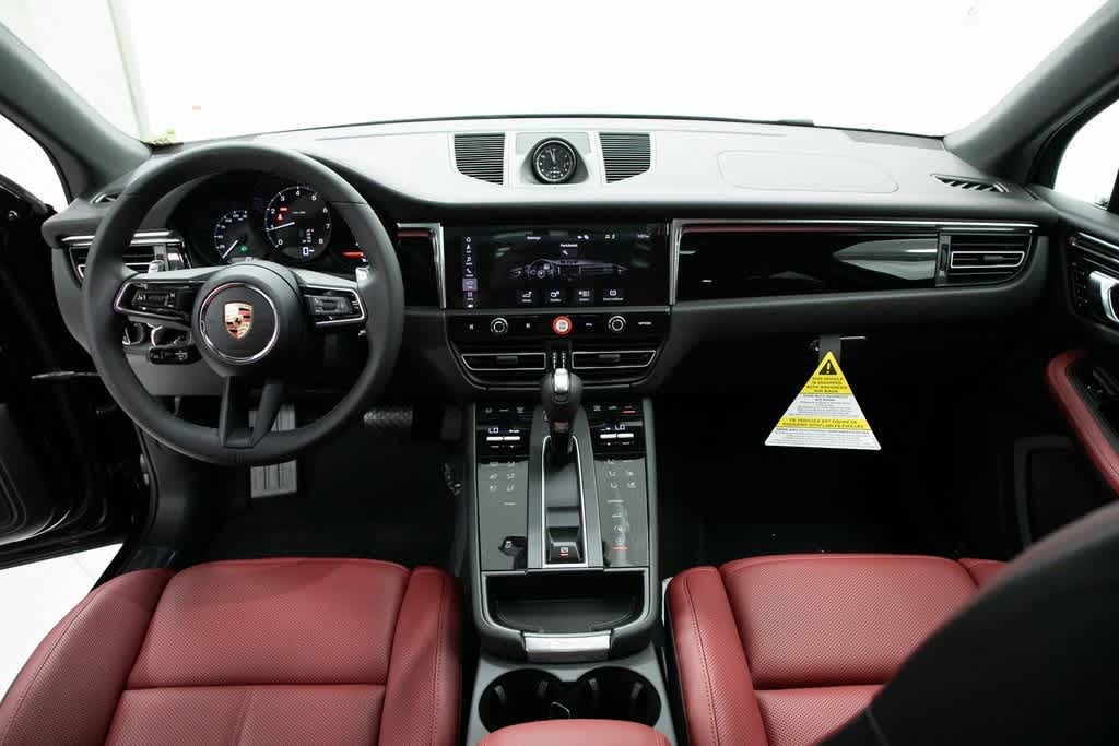 Thumbnail: 2025 Porsche Macan - 13