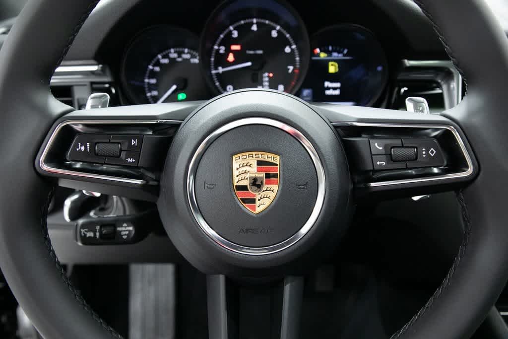 Thumbnail: 2025 Porsche Macan - 14