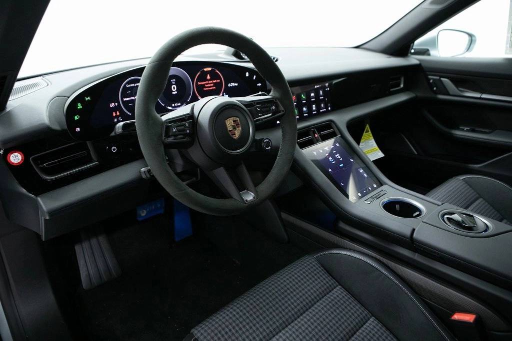 Thumbnail: 2025 Porsche Taycan - 4