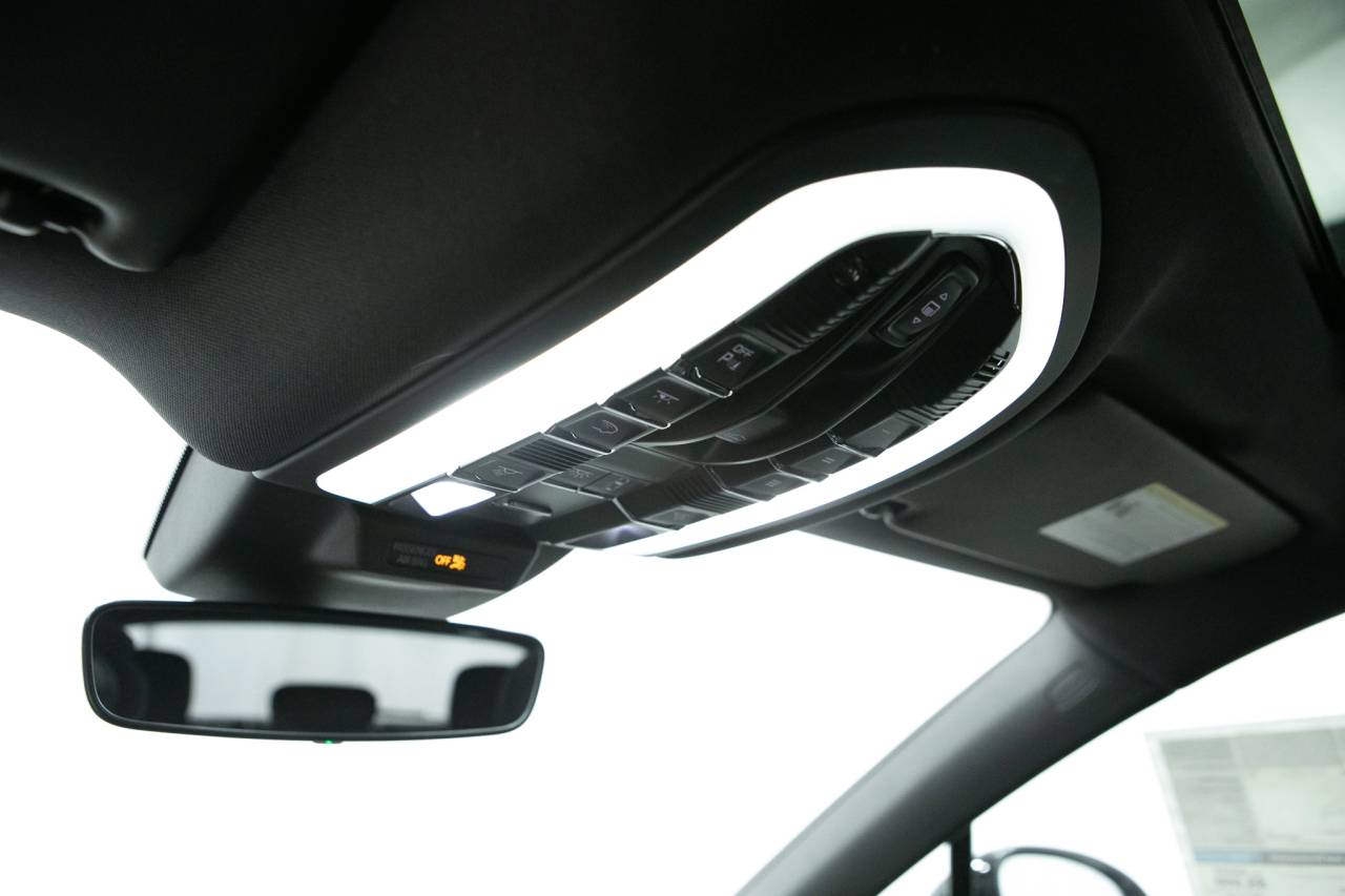 Thumbnail: 2026 Porsche Macan - 33