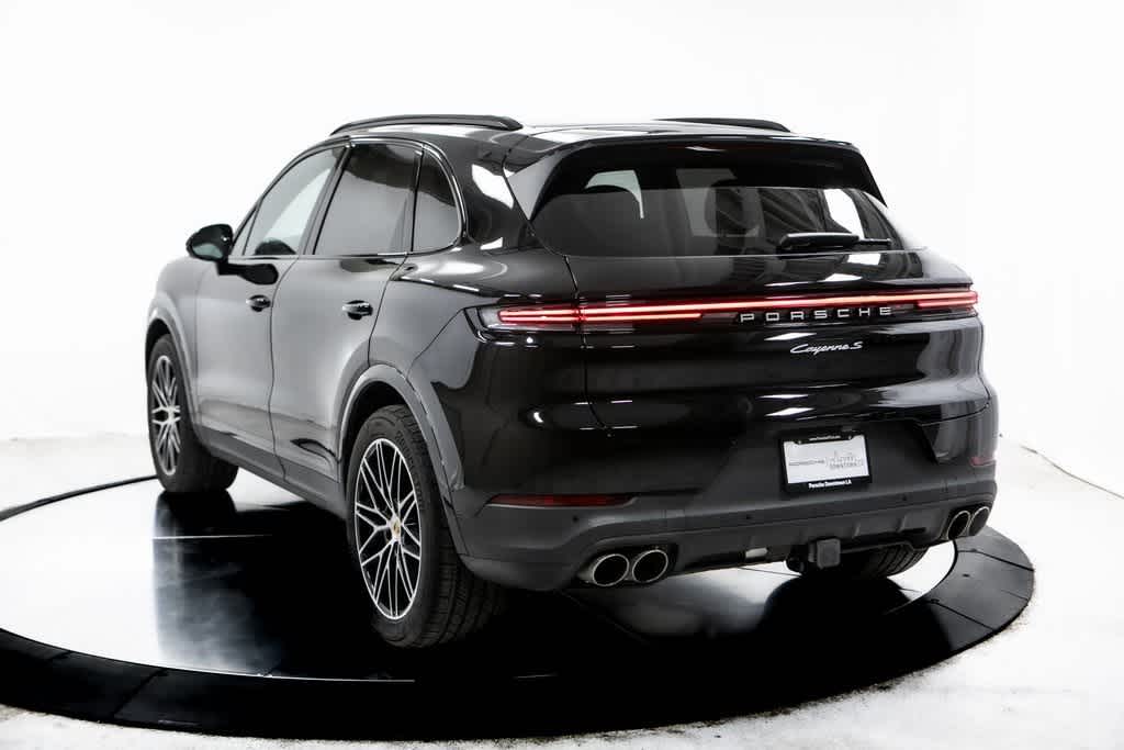 2024 Porsche Cayenne S photo 3