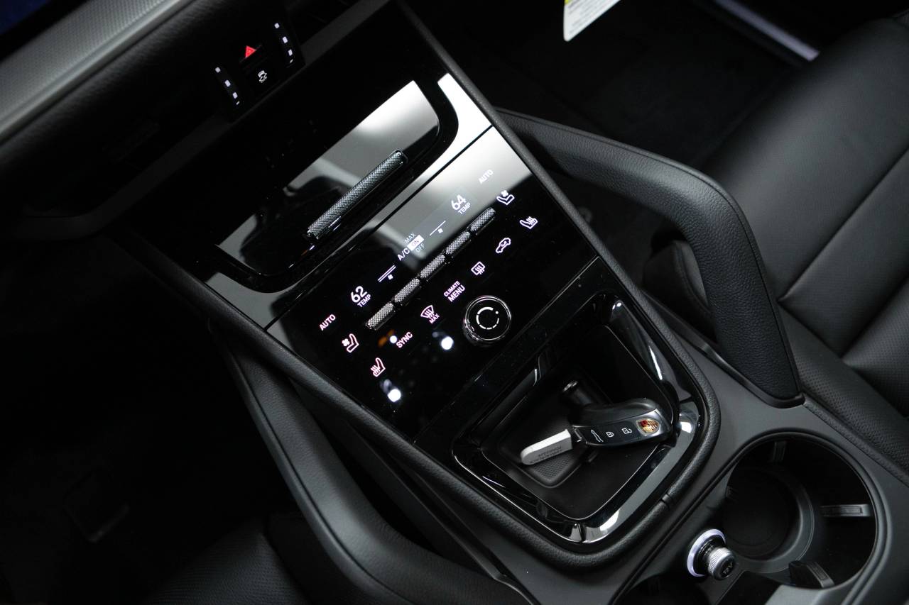 Thumbnail: 2026 Porsche Cayenne - 29