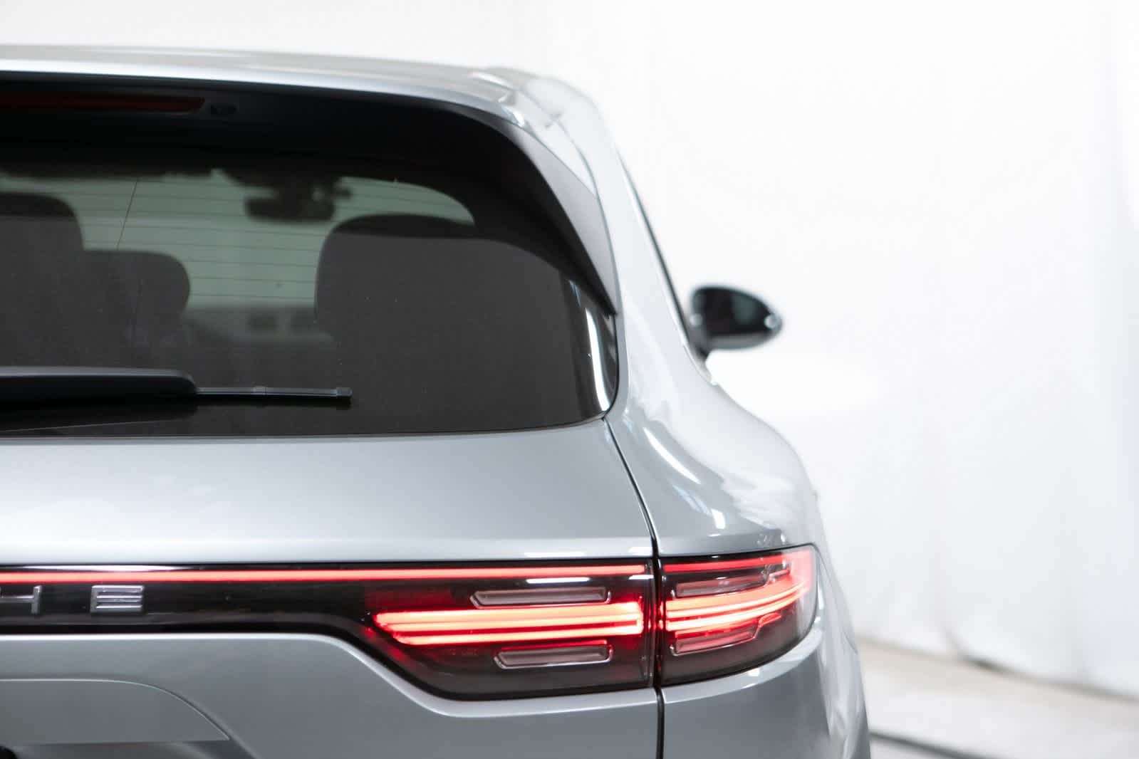 Thumbnail: 2022 Porsche Cayenne - 37