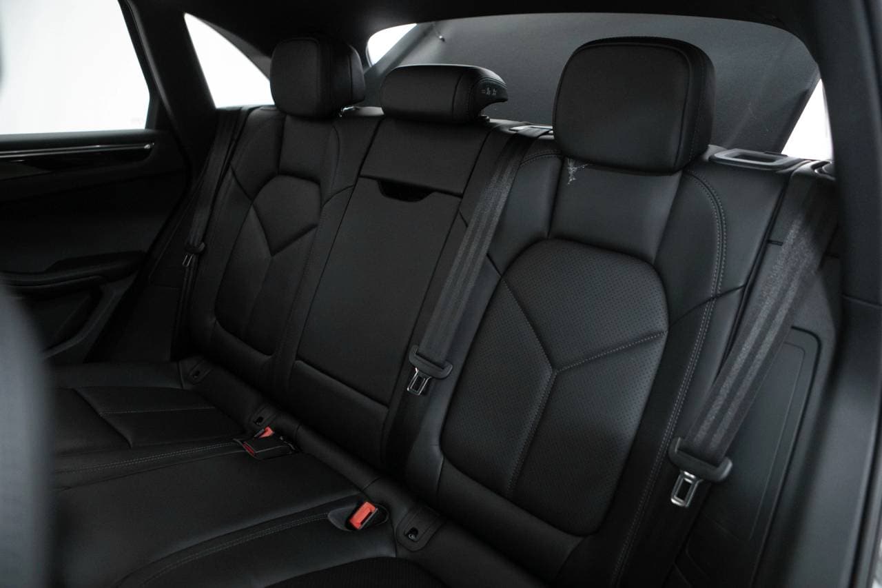 Thumbnail: 2026 Porsche Macan - 38