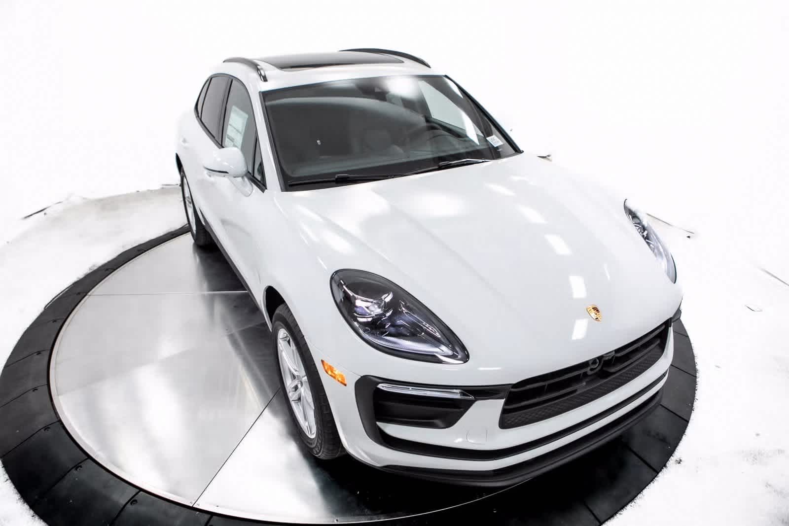 Thumbnail: 2025 Porsche Macan - 38