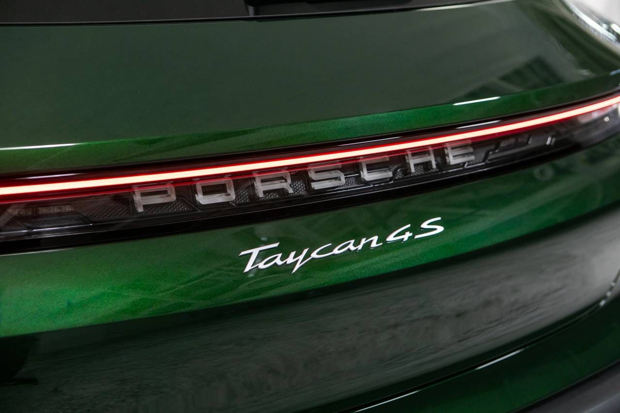 Thumbnail: 2026 Porsche Taycan - 16