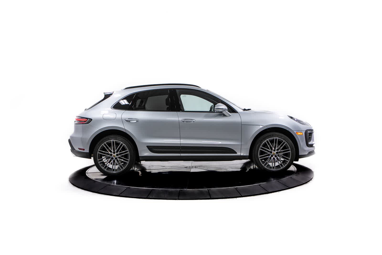 Thumbnail: 2026 Porsche Macan - 7