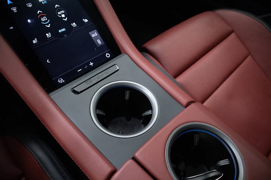 Thumbnail: 2025 Porsche Taycan - 22