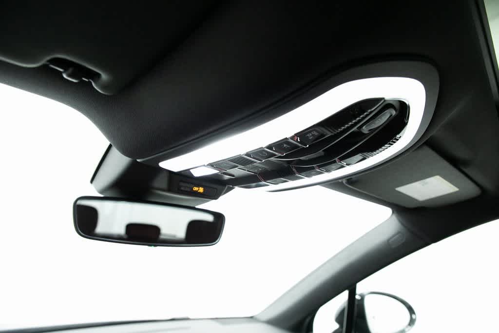 Thumbnail: 2025 Porsche Macan - 27