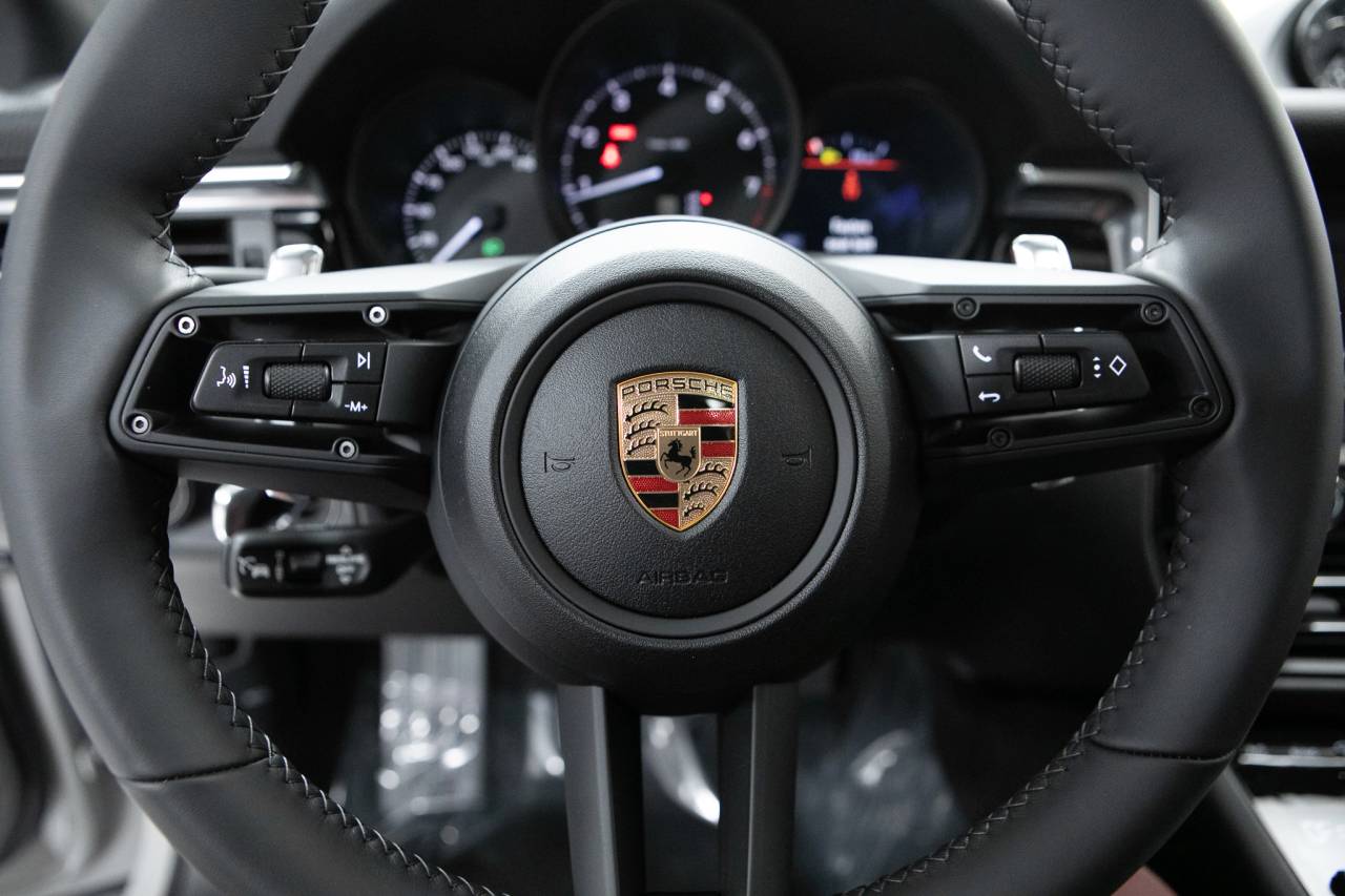 Thumbnail: 2026 Porsche Macan - 21