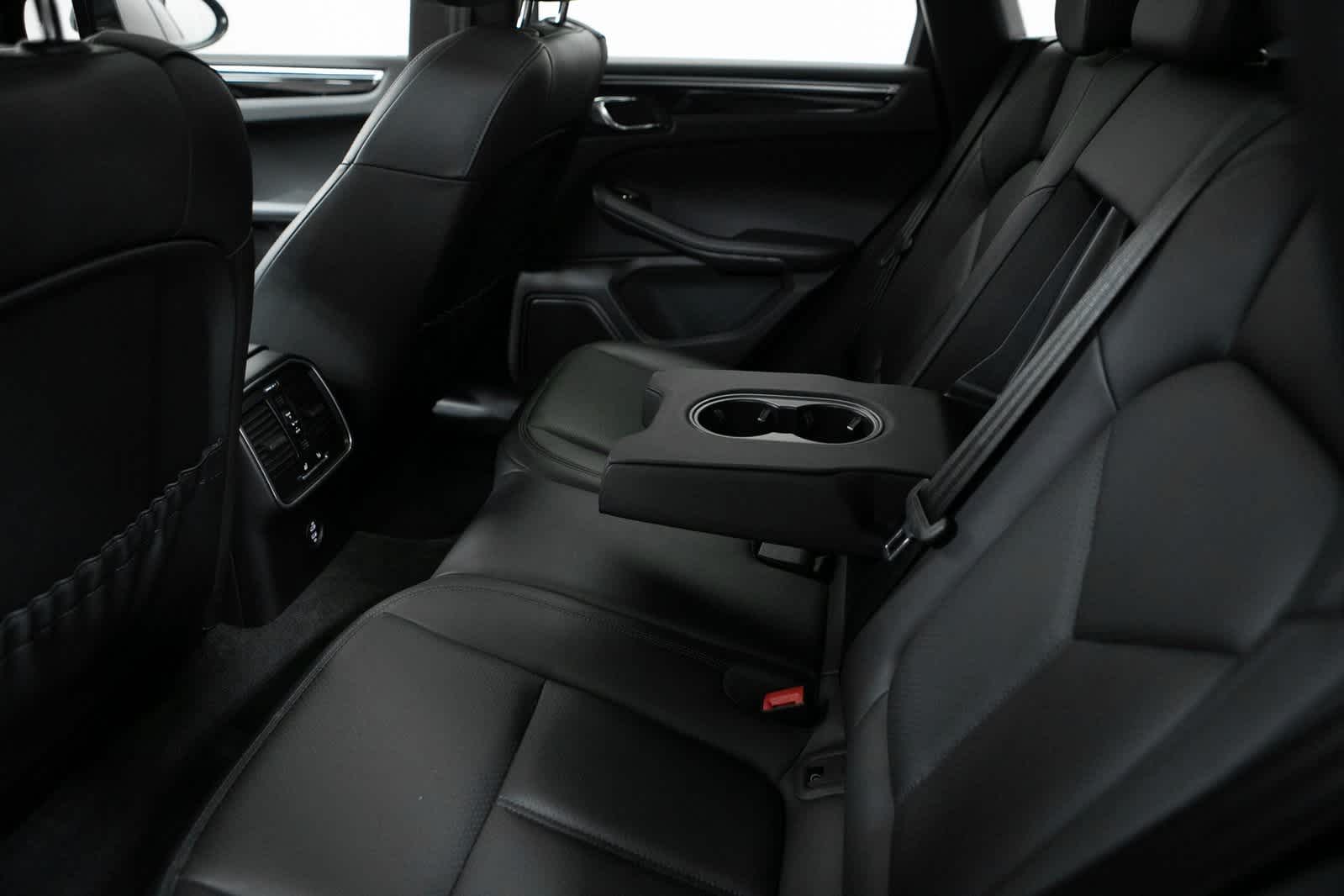 Thumbnail: 2023 Porsche Macan - 29