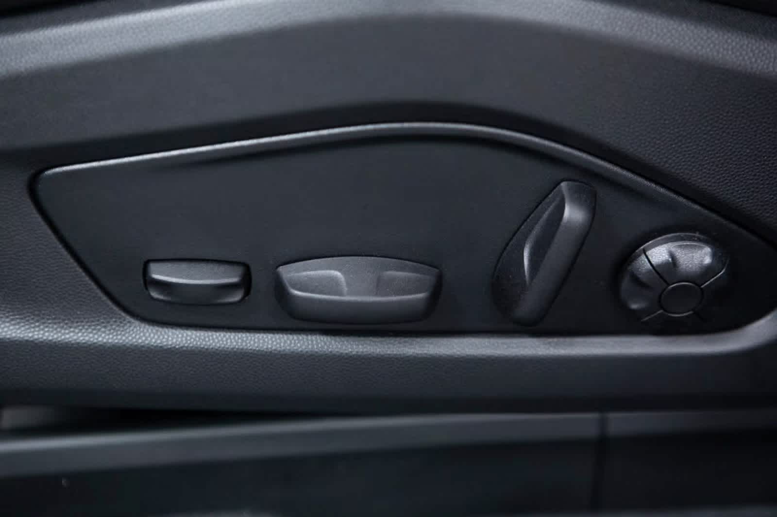 Thumbnail: 2025 Porsche Macan - 17