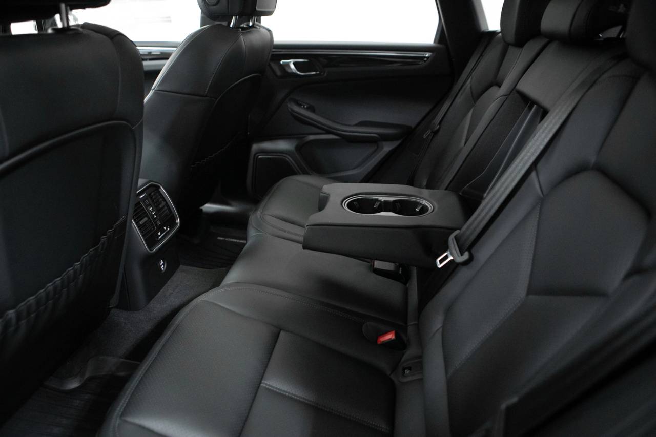 Thumbnail: 2026 Porsche Macan - 35