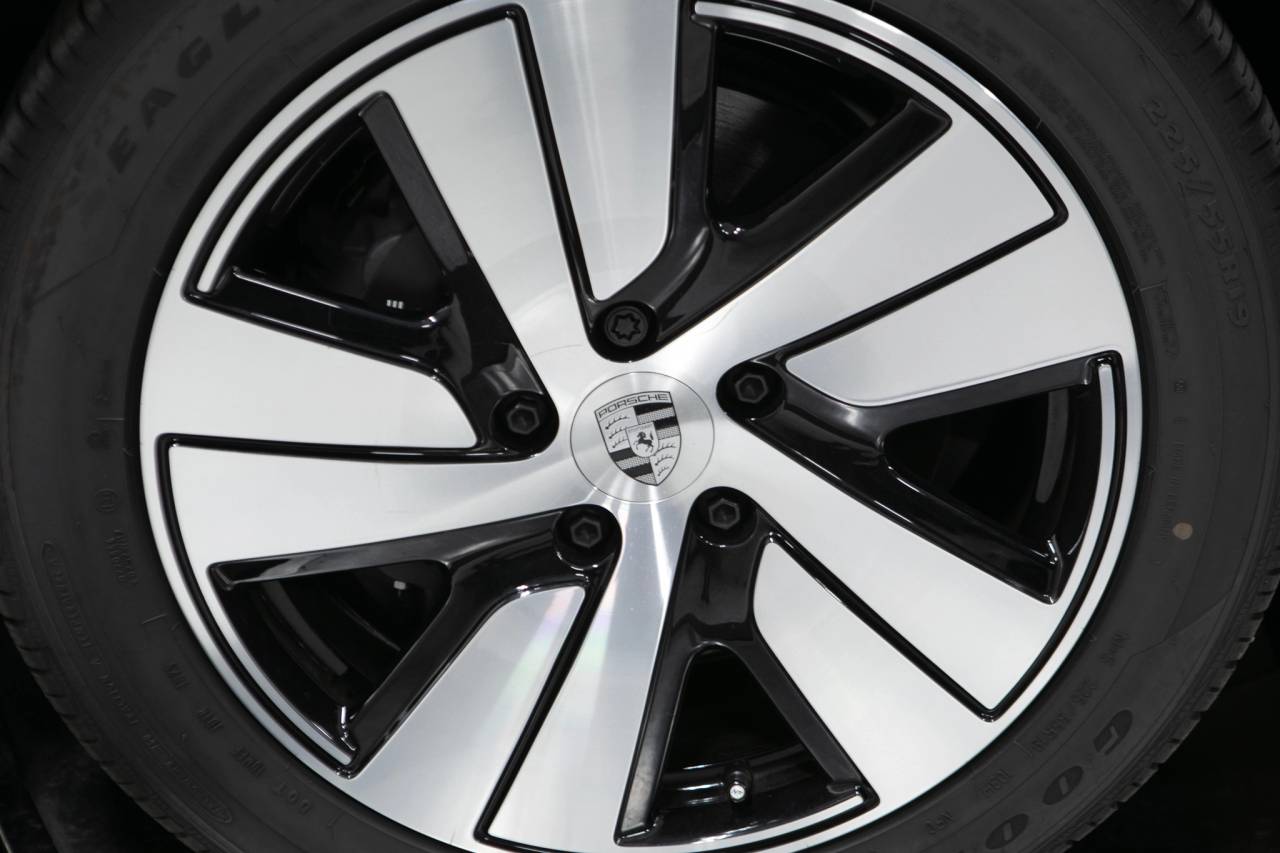 Thumbnail: 2026 Porsche Taycan - 11