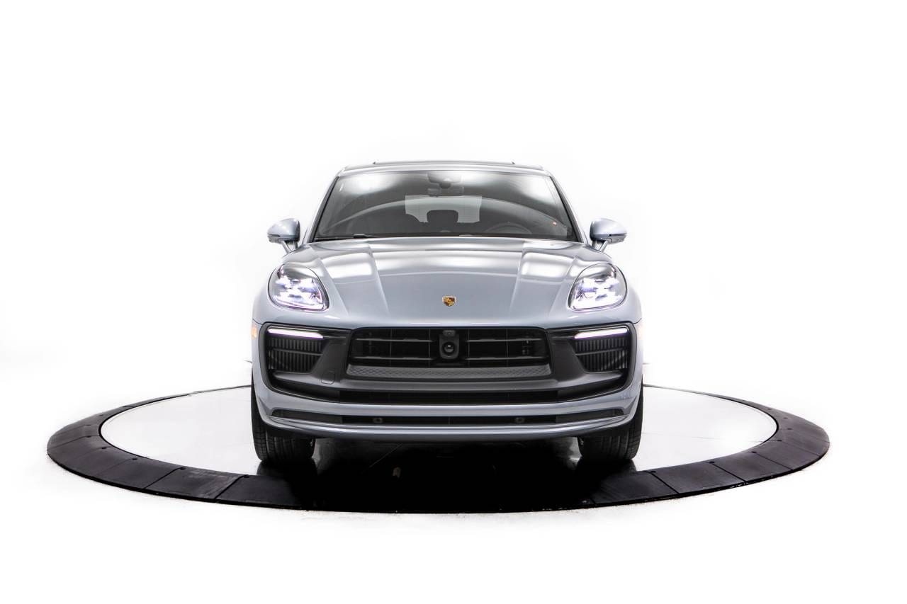 Thumbnail: 2026 Porsche Macan - 10