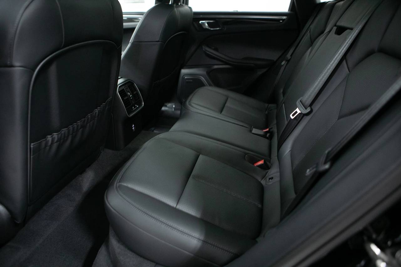 Thumbnail: 2026 Porsche Macan - 34