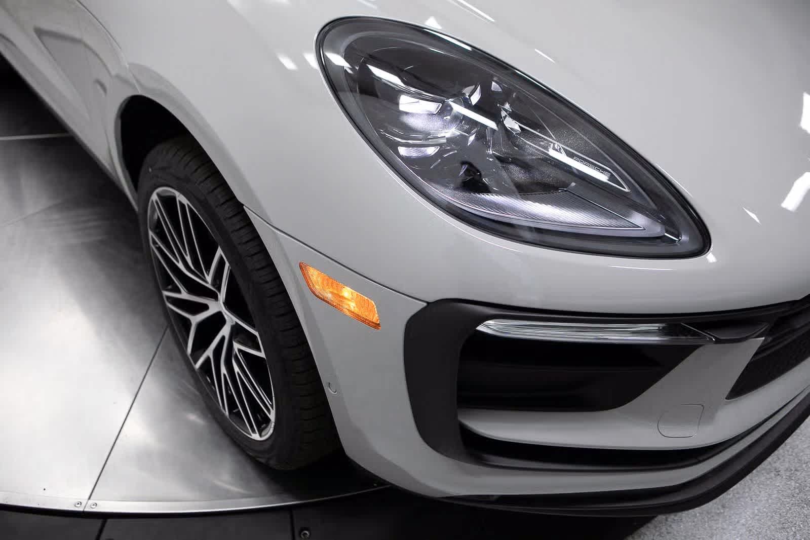 Thumbnail: 2026 Porsche Macan - 12