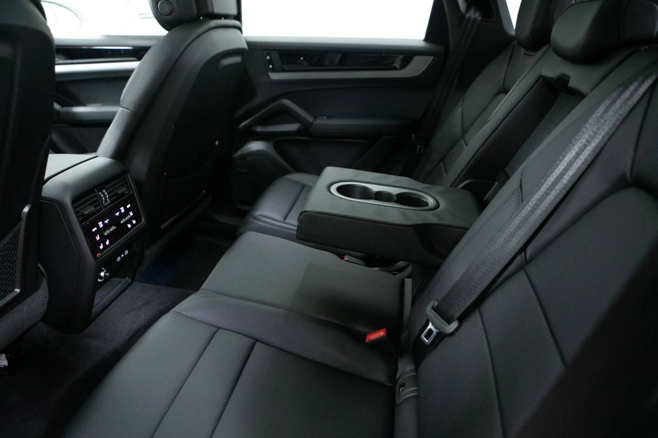 Thumbnail: 2026 Porsche Cayenne - 36