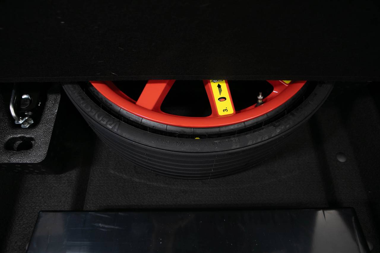 Thumbnail: 2026 Porsche Macan - 39